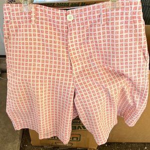 Billabong shorts in your range pattern. Size 34.